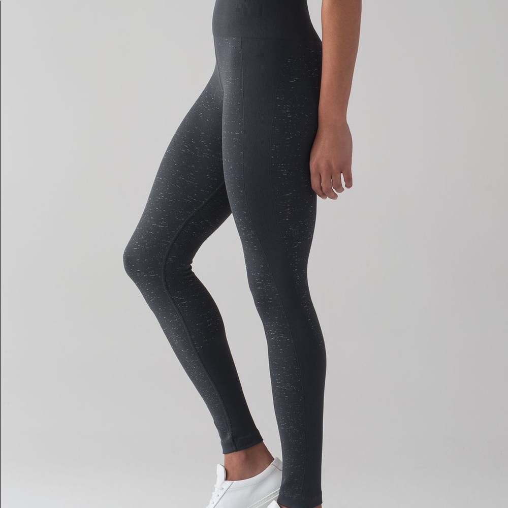 //SOLD//Lululemon free to flow size 2 7/8 length